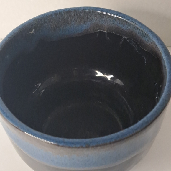 Two-tone Ceramic Planter in Blue. Canada. - Picture 3 of 6